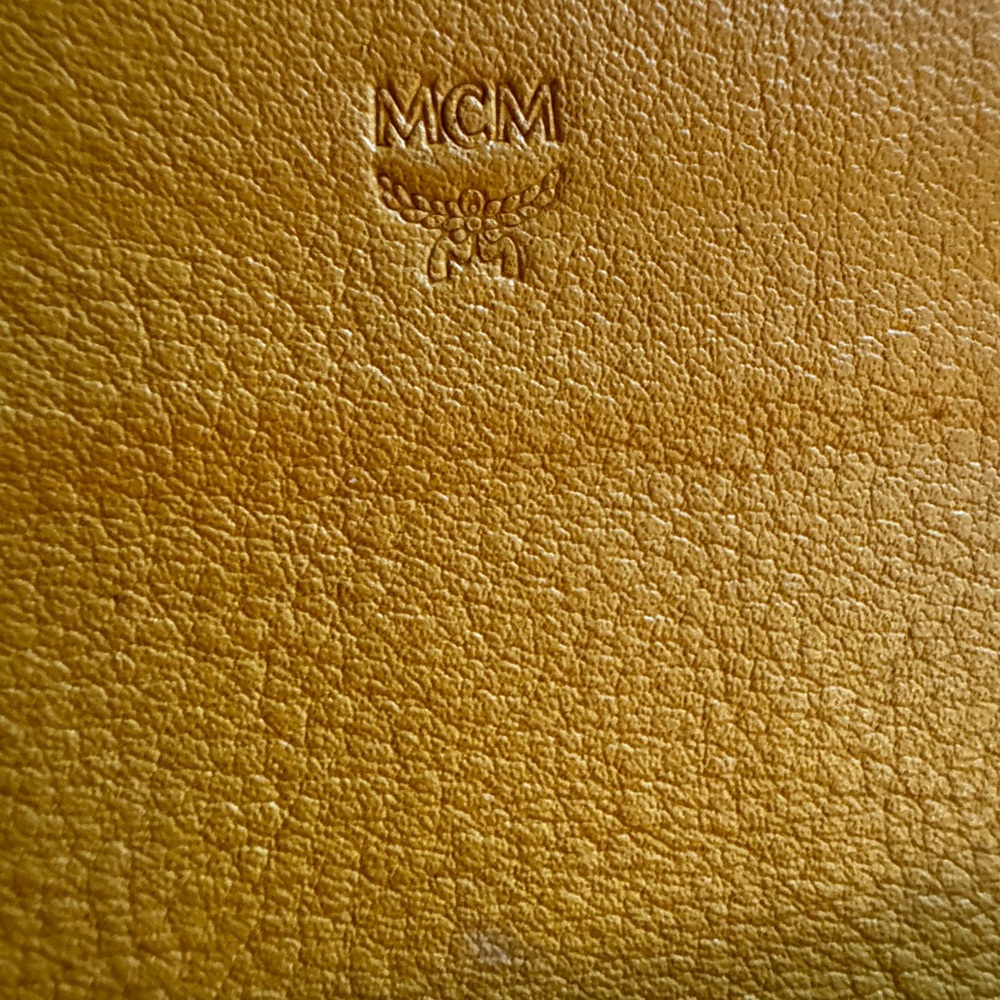 MCM Crossbody Wallet with removable gold chain. - Picture 14 of 15